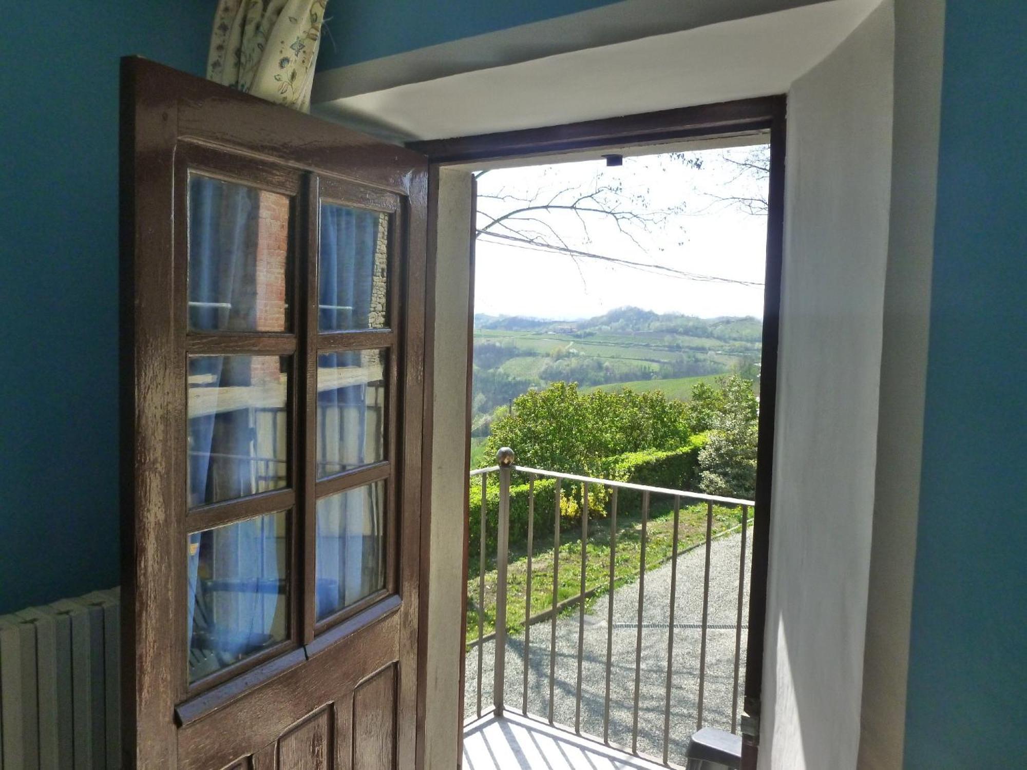 Castel Boglione Bed And Breakfast Val D'Oche الغرفة الصورة