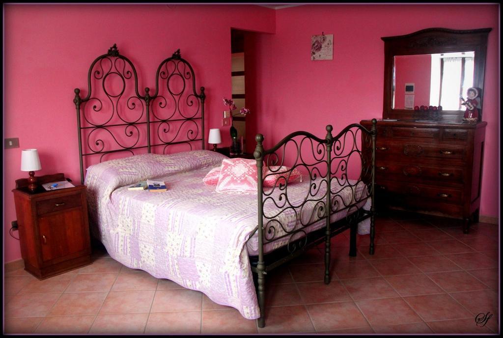 Castel Boglione Bed And Breakfast Val D'Oche الغرفة الصورة